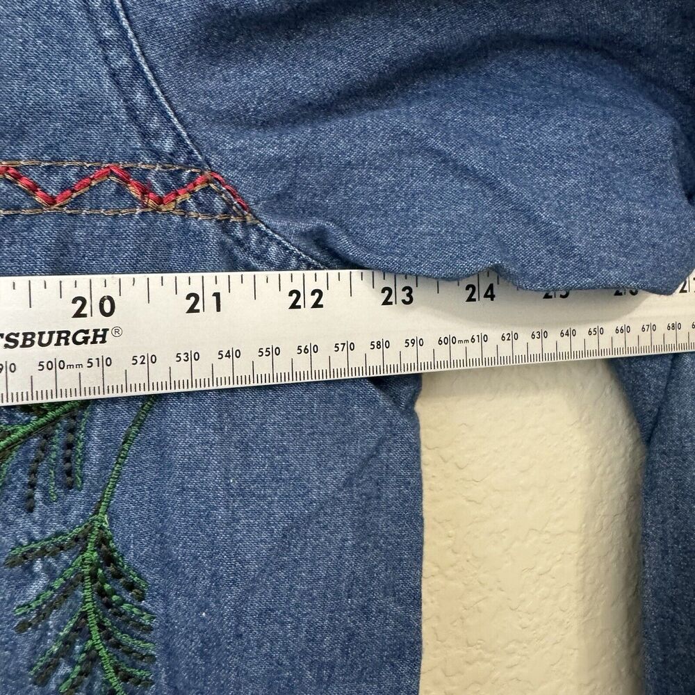 Bobby Brooks Shirt Womens Size XL Embroidered Christmas Holly Denim FLAW - Picture 6 of 9